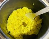 Foto langkah ke 5 dari resep Nasi Kuning Rice Cooker Simple.