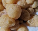 A picture of step 4 of Meethi dahi phulki.