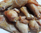 Foto del paso 6 de la receta: Jamoncitos de pollo confitados en aceite oliva y ajos morados