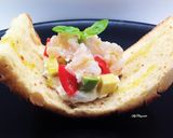 Foto del passaggio 5 della ricetta Tartare di mazzancolle, burrata e insalatina di avocado e datterini