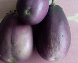 A picture of step 1 of Baingan bharta.