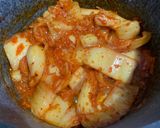 Foto langkah ke 1 dari resep Kimchi Eomuk Soup - 김치어묵국.