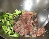 รูปขั้นตอนการทำที่ 2 ของ หมูสับผัดไข่เค็ม~เต้าหู้ไข่~บรอกโคลี