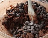 A picture of step 5 of Black Sesame Chocolate Cookies.