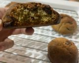 รูปขั้นตอนการทำที่ 9 ของ Crispy-soft Chocolate Chip Cookies (คุกกี้ช็อคชิพ กรอบนอกนุ่มใน)