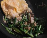 A picture of step 2 of Stir fried eggs and Chinese chives.