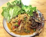 รูปขั้นตอนการทำที่ 4 ของ ส้มตำปูปลาร้าหอยดอง+ปลาหวานทอด
