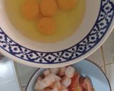 รูปขั้นตอนการทำที่ 1 ของ ไข่เจียวกุ้งมะเขือเทศ