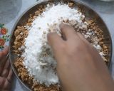 A picture of step 4 of Atta ladoo.