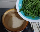 Foto langkah ke 1 dari resep Tumis Baby Buncis Ayam Cincang.