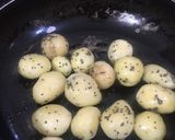 A picture of step 5 of Spicy baby potato curry.
