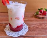 Foto langkah ke 4 dari resep Korean Strawberry Milk Latte.