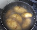 Foto del paso 1 de la receta: Papas aplastadas con cebolla y queso