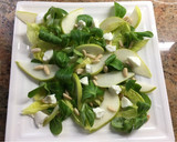 Foto del paso 3 de la receta: Ensalada con pera 🍐 y piñones 🥗(aderezo con mostaza y miel 🍯)