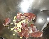 รูปขั้นตอนการทำที่ 2 ของ หมูผัดไข่