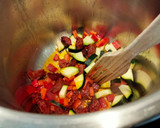 Foto del paso 3 de la receta: Garbanzos con chorizo y verduras