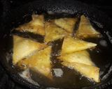 A picture of step 3 of Sabit masoor ki dal kay Samosa.