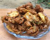 A picture of step 5 of Aloo Pyaz k Pakoray.