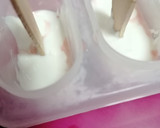 Foto del paso 2 de la receta: Polos de sandía kiwi y yogur (helado)