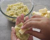 Foto langkah ke 5 dari resep Potato Mozarella Cheese Balls.