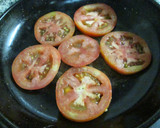 Foto del paso 6 de la receta: Pizza base de atún con tomates y cebolla a la sartén
