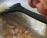 A picture of step 2 of Instant Vegetable Noodle soup.