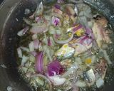 A picture of step 3 of Cabbage incorporated fried egg.
