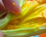 Hình bước làm 2 của món Canh bông bí nhồi thịt nấu gà