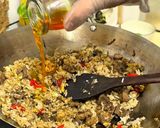 Foto langkah ke 7 dari resep Nasi Goreng Kambing Saffron Timur Tengah.