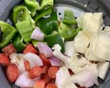 A picture of step 1 of Almonds and cashew nut chicken.