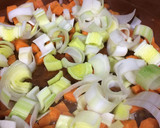 Foto del paso 8 de la receta: Muslos de pollo al horno