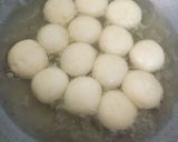 A picture of step 2 of Angoori Rasgulla ki kheer.