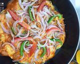 ऑमलेट पिझ्झा (omlette pizza recipe in marathi) रेसिपी स्टेप 5 फोटो 