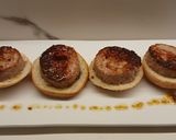 Foto del paso 9 de la receta: Medallones rellenos en espiral de cerdo, bacon y queso fundido