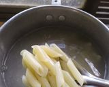 A picture of step 2 of White Sauce Pasta.