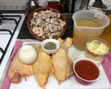 Foto del paso 1 de la receta: Pollo guisado con setas de cultivo y aromas de hierbas provenzales