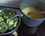 Brokkolikrémleves recept fázis 5 fotója