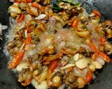 Foto langkah ke 4 dari resep Tumis Kerang Dara.