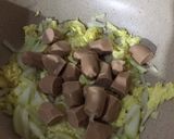 Foto langkah ke 2 dari resep Sosis Telur Asam Manis.