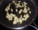 Foto del paso 1 de la receta: Merluza en salsa