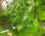 A picture of step 1 of Lahsuni Palak Khichdi.