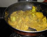 A picture of step 3 of Gobhi malai curry.
