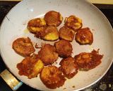 A picture of step 4 of Raw banana fry.