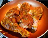 Hình bước làm 2 của món Gà roti ngũ vị-vị cam