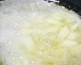 A picture of step 1 of Crispy fried potatoes with tomatoes gravy.