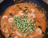 Foto del paso 3 de la receta: Fideuá rápida con guisantes, calamares y gambas
