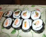 Foto del paso 2 de la receta: Maki sushi de salmón y de aguacate