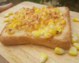 รูปขั้นตอนการทำที่ 2 ของ ขนมปังข้าวโพดย่างเนย Toast with Corn and Butter
