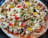 عکس مرحله 6 از دستور پیتزا مرغ و کالباس و قارچ