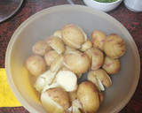 Foto del paso 5 de la receta: Merluza frita con papas asadas y mojo de pimiento y tomate seco